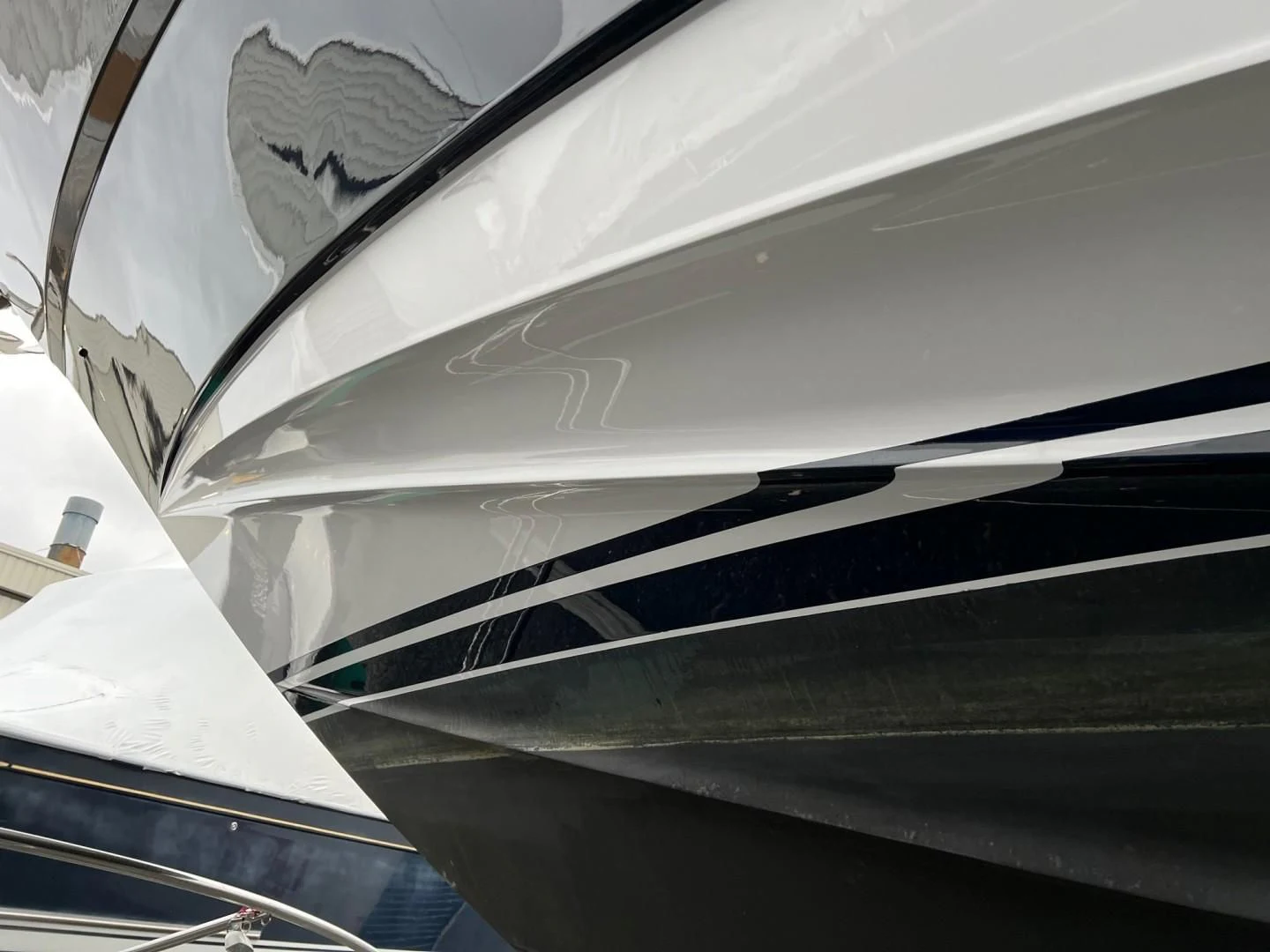 background pattern aboard JOIE DU ROI Yacht for Sale