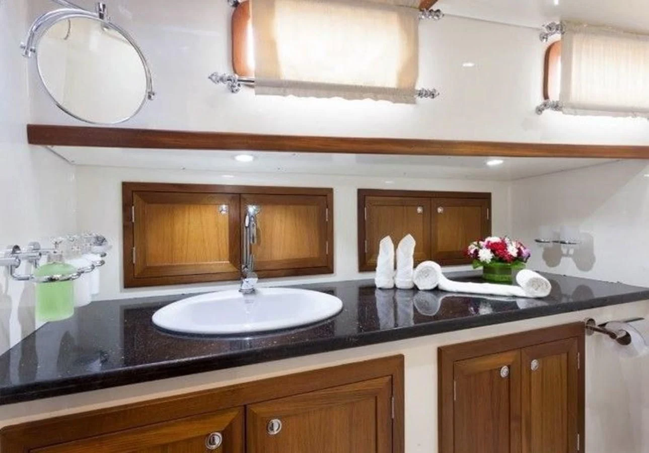 a bathroom with a large mirror aboard DALLINGHOO Yacht for Sale
