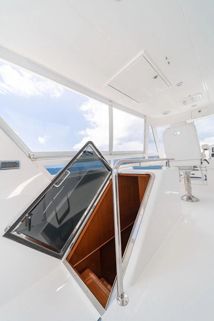 a white room with a large mirror aboard DREAM CATCHER Yacht for Sale