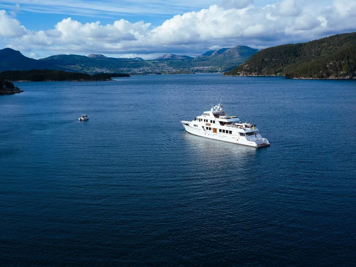 a boat sailing in the sea aboard DAYDREAM Yacht for Sale