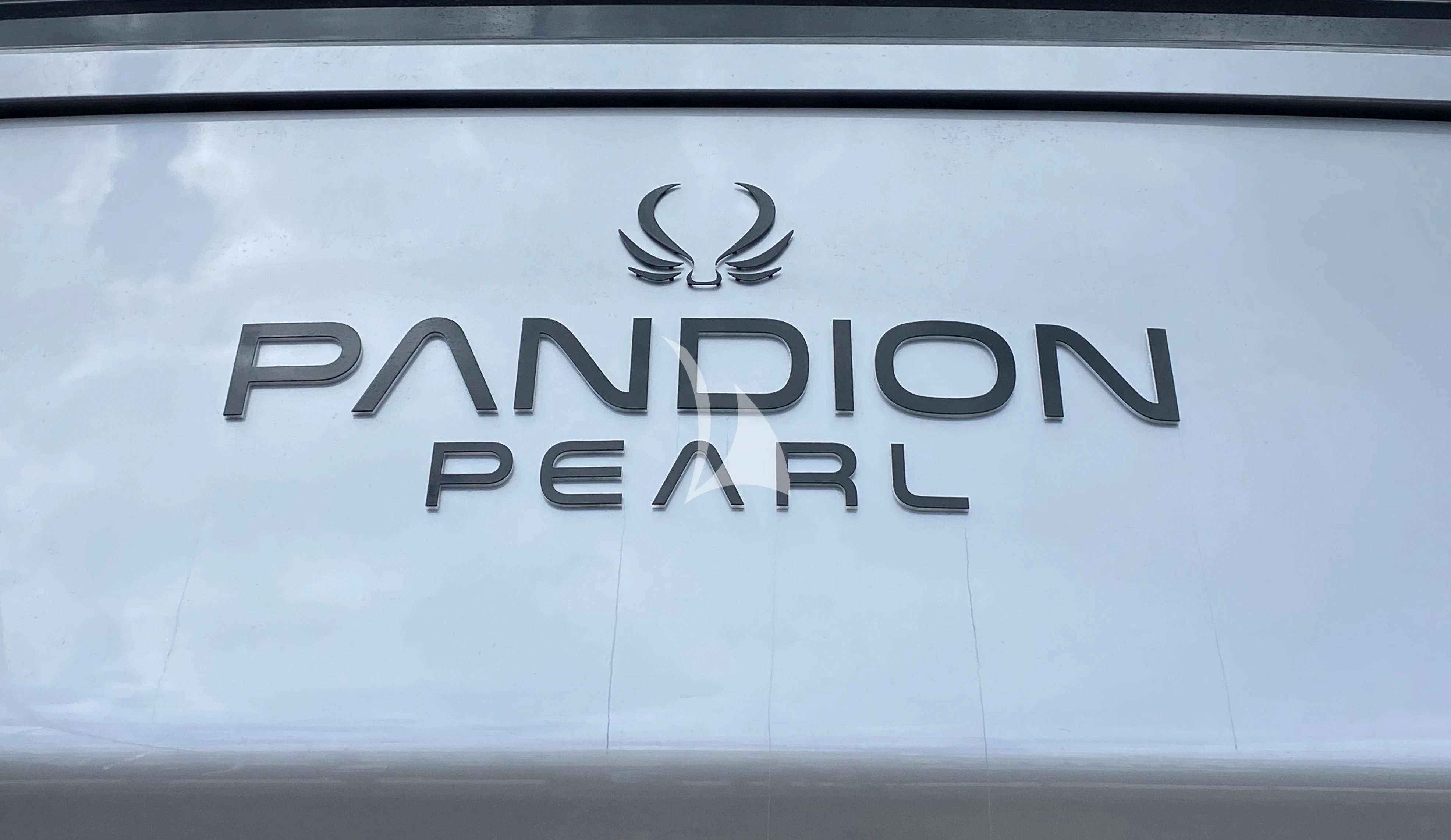 text aboard PANDION PEARL Yacht for Charter