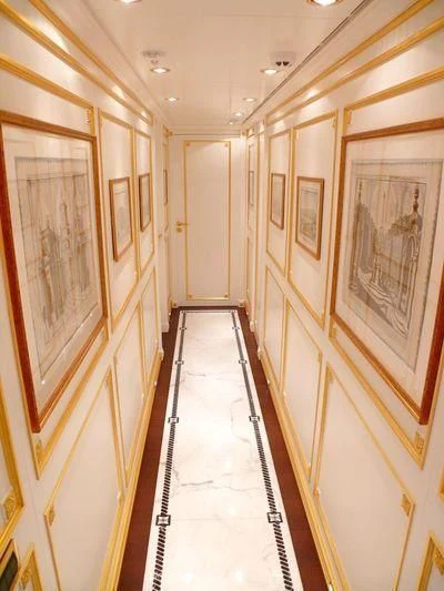 a hallway with a long hallway aboard AQUAMARINA Yacht for Sale