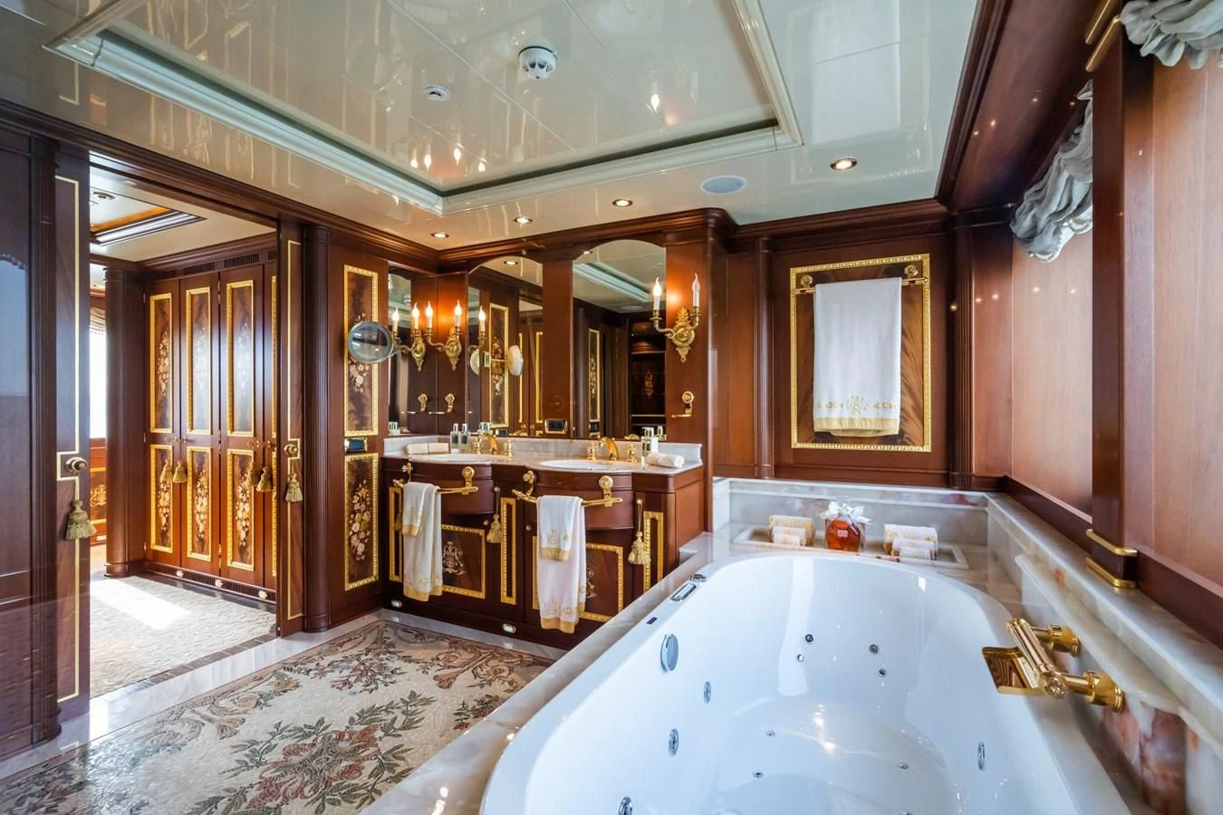 a large bathroom with a large bathtub aboard AQUAMARINA Yacht for Sale