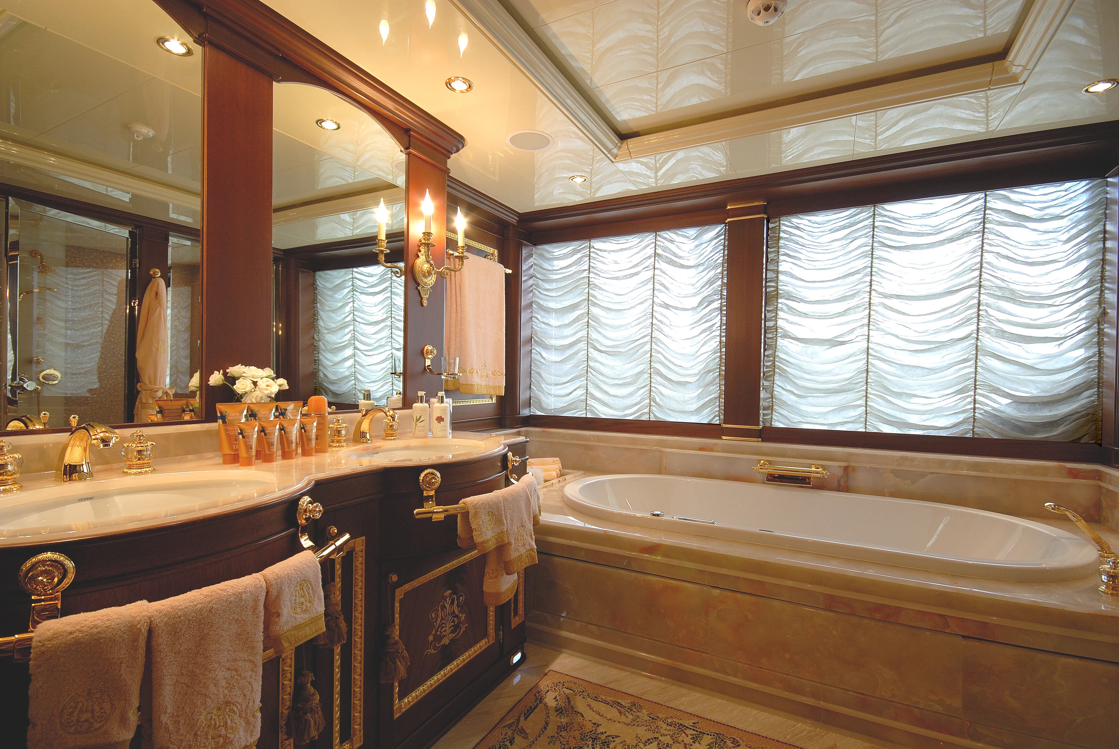 a bathroom with a large bathtub aboard AQUAMARINA Yacht for Sale