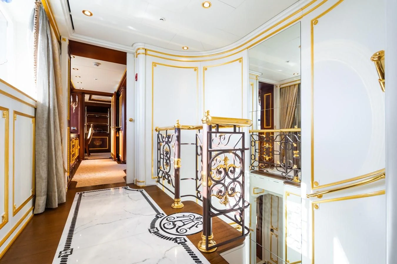 a hallway with a chandelier aboard AQUAMARINA Yacht for Sale