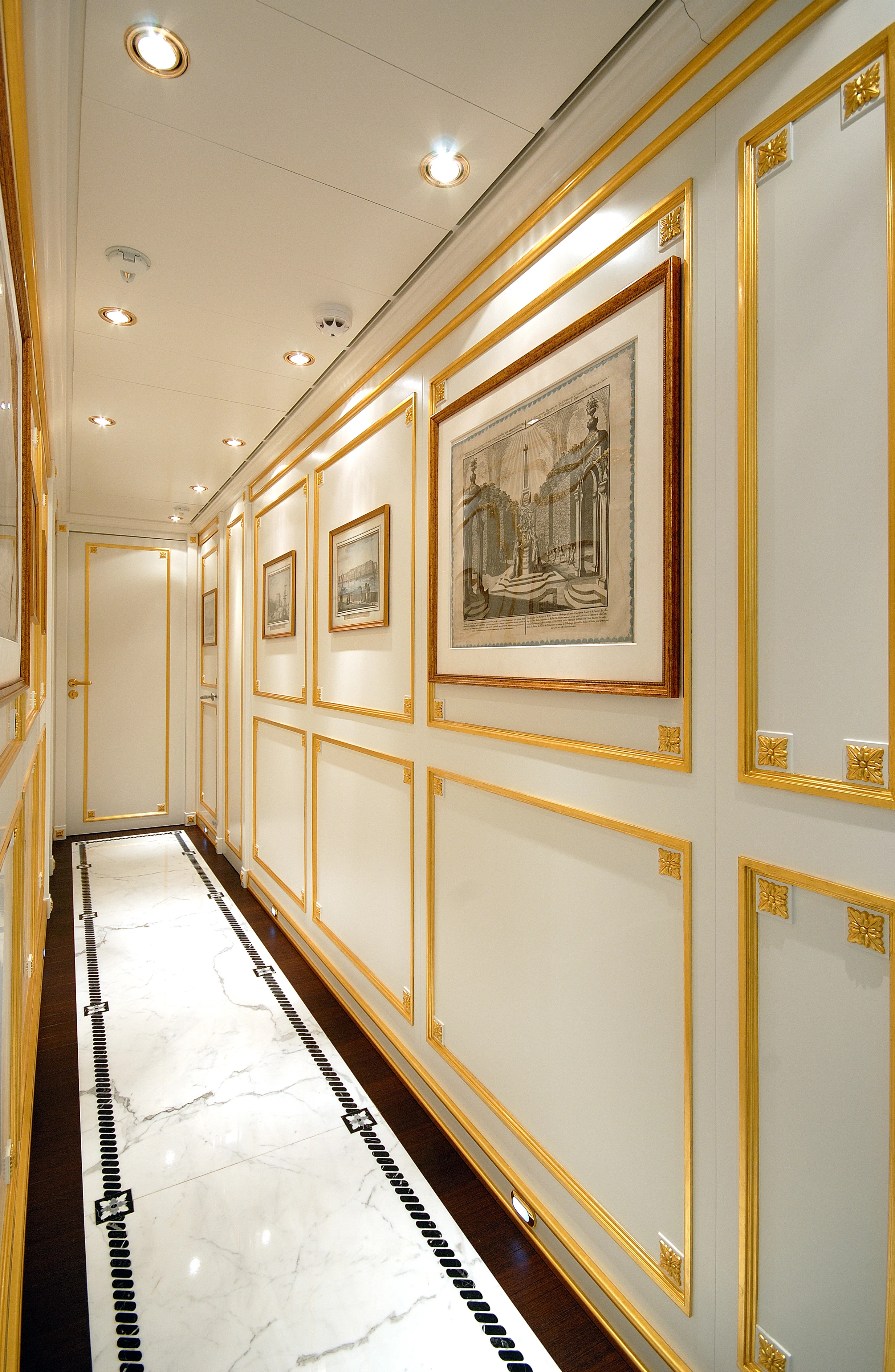 a hallway with a painting on the wall aboard AQUAMARINA Yacht for Sale