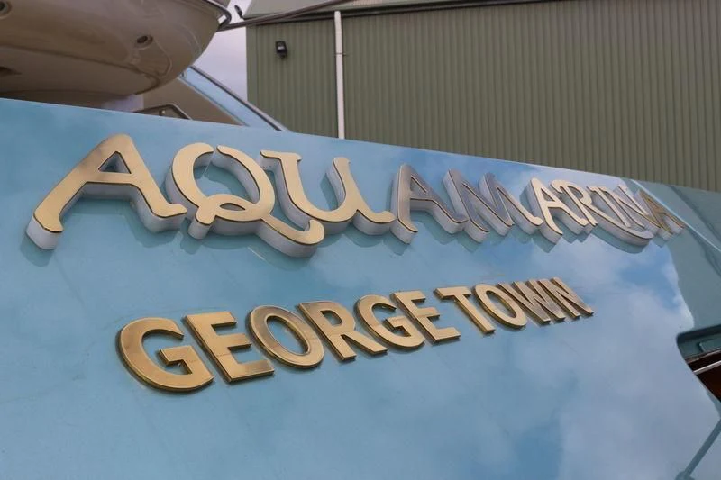 text aboard AQUAMARINA Yacht for Sale