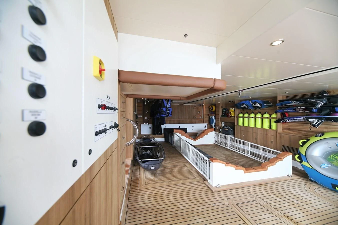 a room with a wood floor and a wood floor and a white wall with black and white tiles aboard AQUAMARINA Yacht for Sale