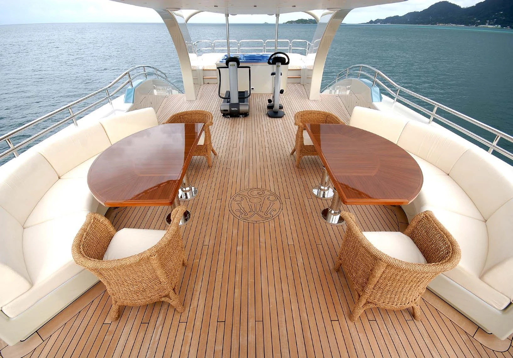 a lounge area on a boat aboard AQUAMARINA Yacht for Sale