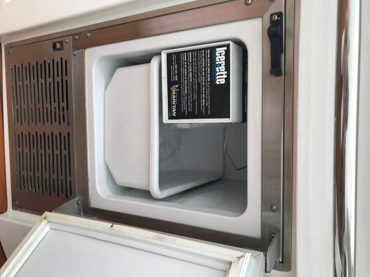 a white microwave oven aboard DAY DREAMER Yacht for Sale