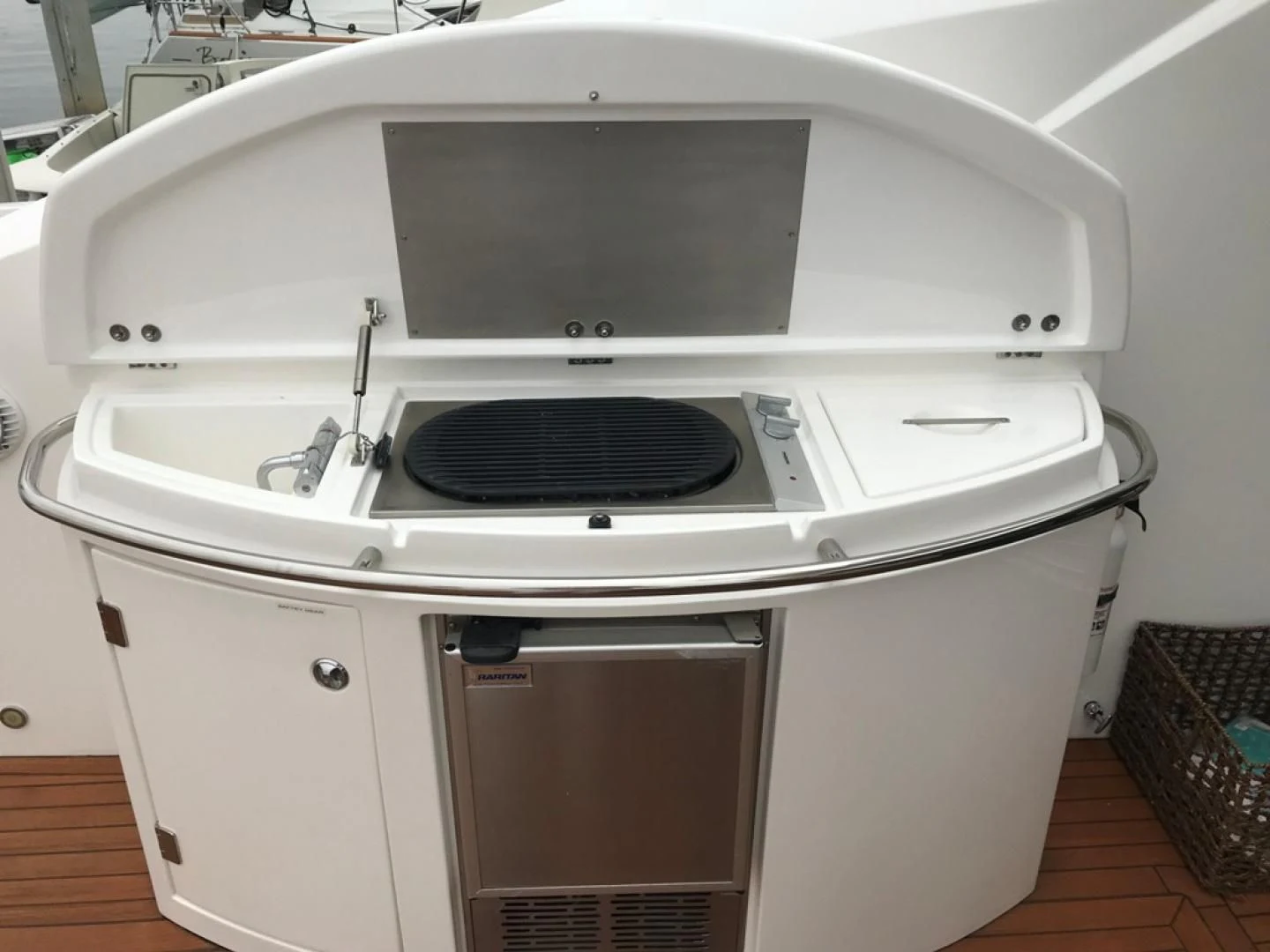 a white washing machine aboard DAY DREAMER Yacht for Sale
