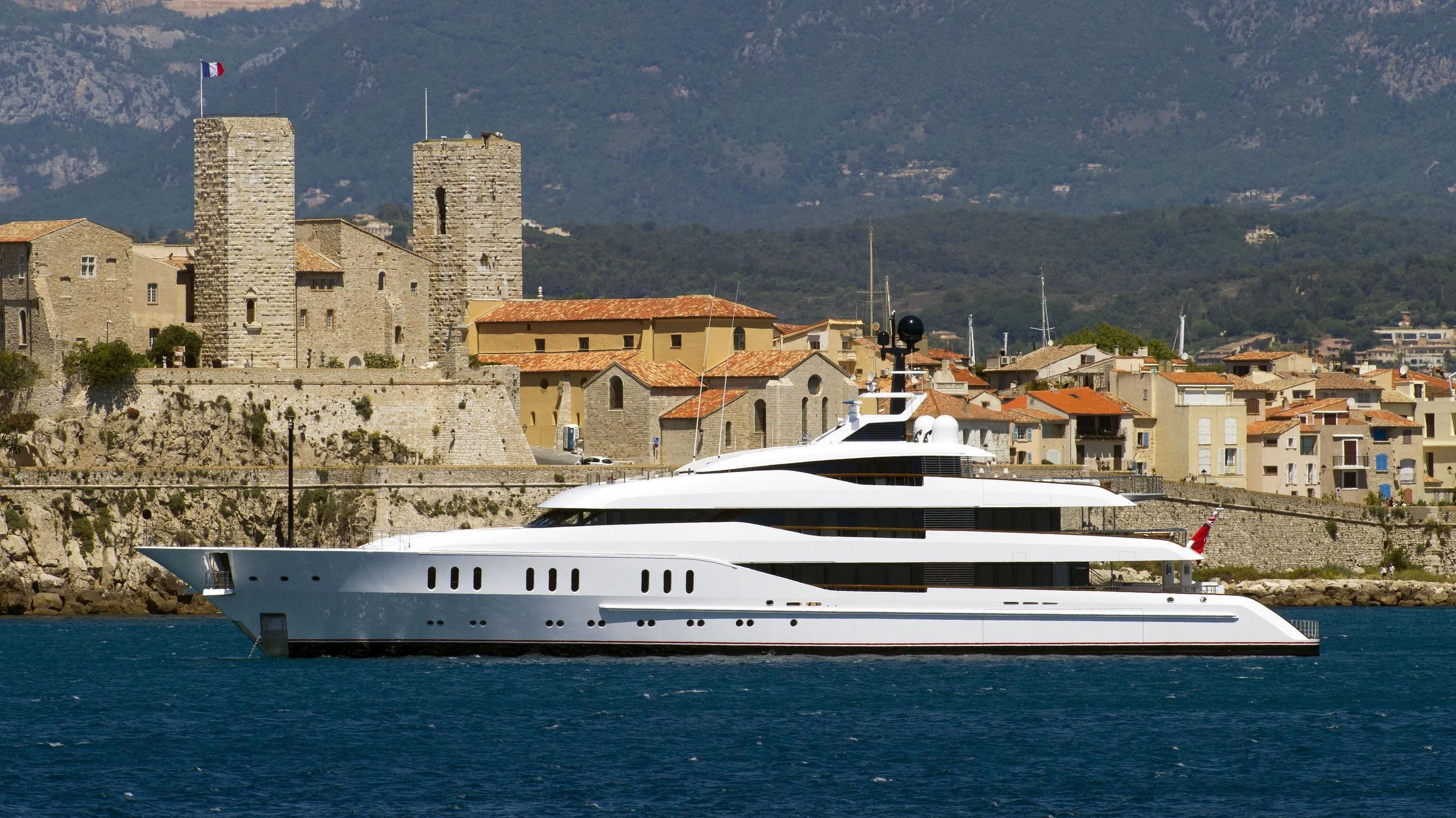 a boat on the water aboard HAMPSHIRE Yacht for Sale