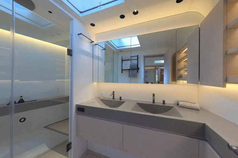 a bathroom with sinks and mirrors aboard LIBERTY SQUARED Yacht for Sale