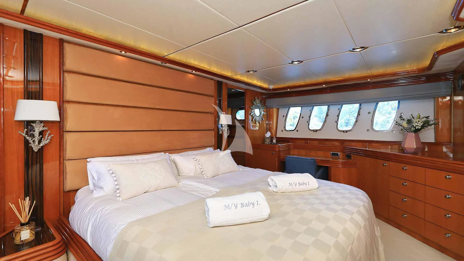 a room with a bed and a desk aboard BABY I Yacht for Sale