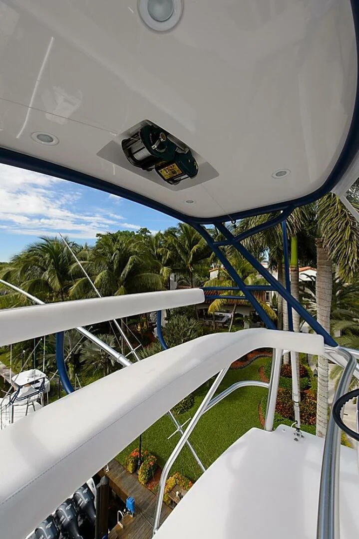 website aboard INSTIGATOR Yacht for Sale