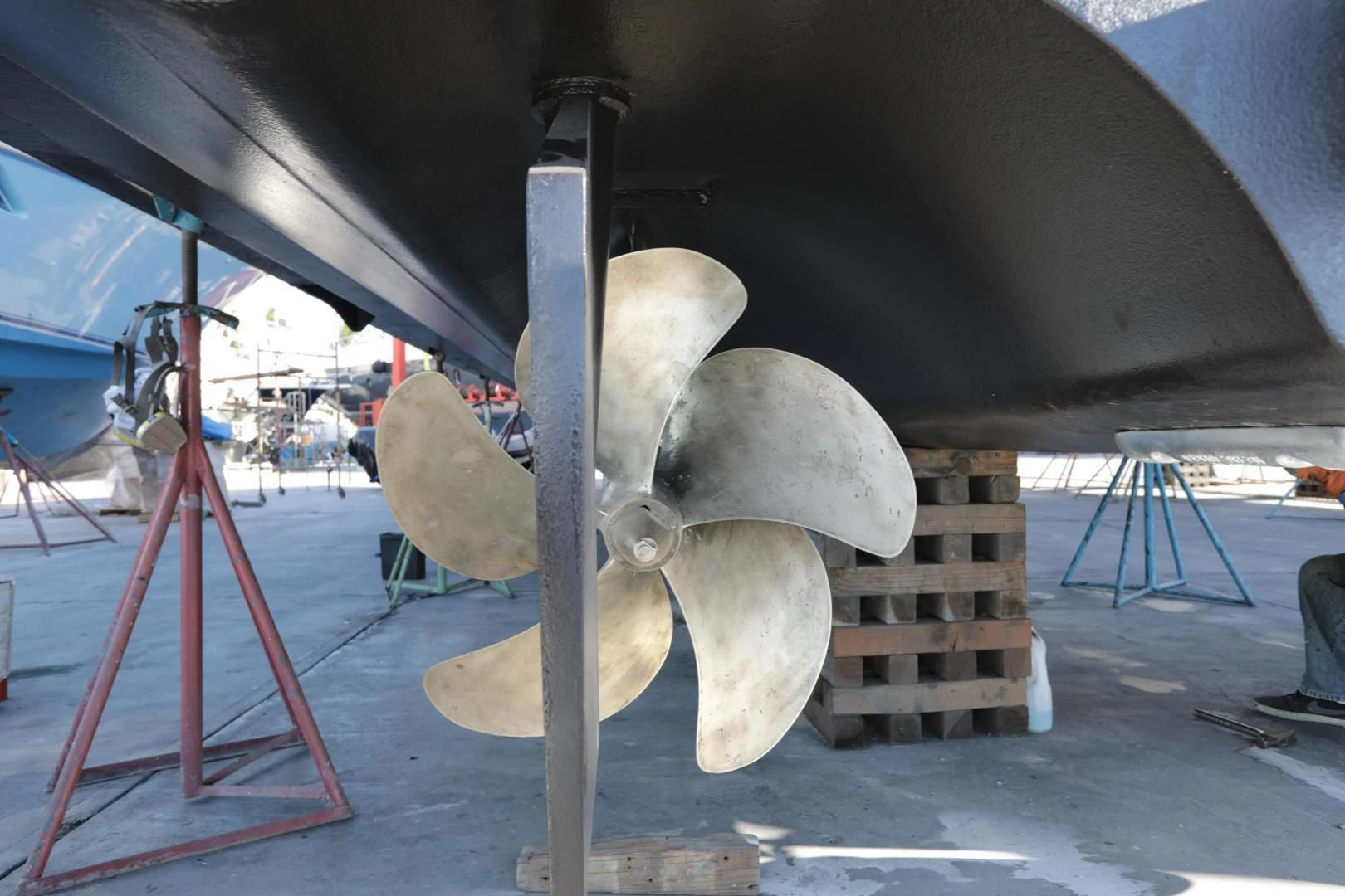 a sculpture of an elephant aboard CAPRICHO II Yacht for Sale
