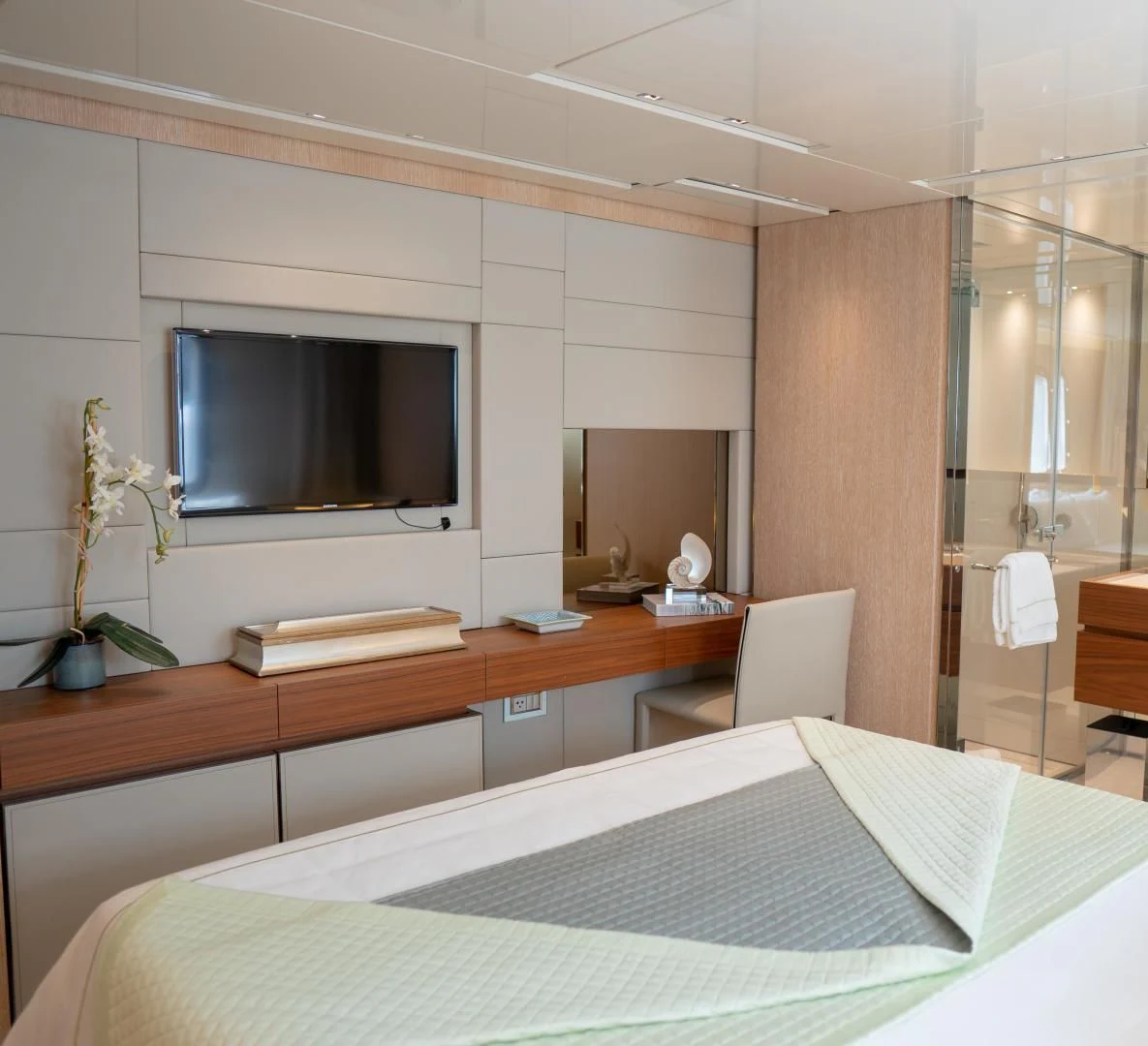 a room with a bed and a tv aboard GOLDEN YACHT Yacht for Sale