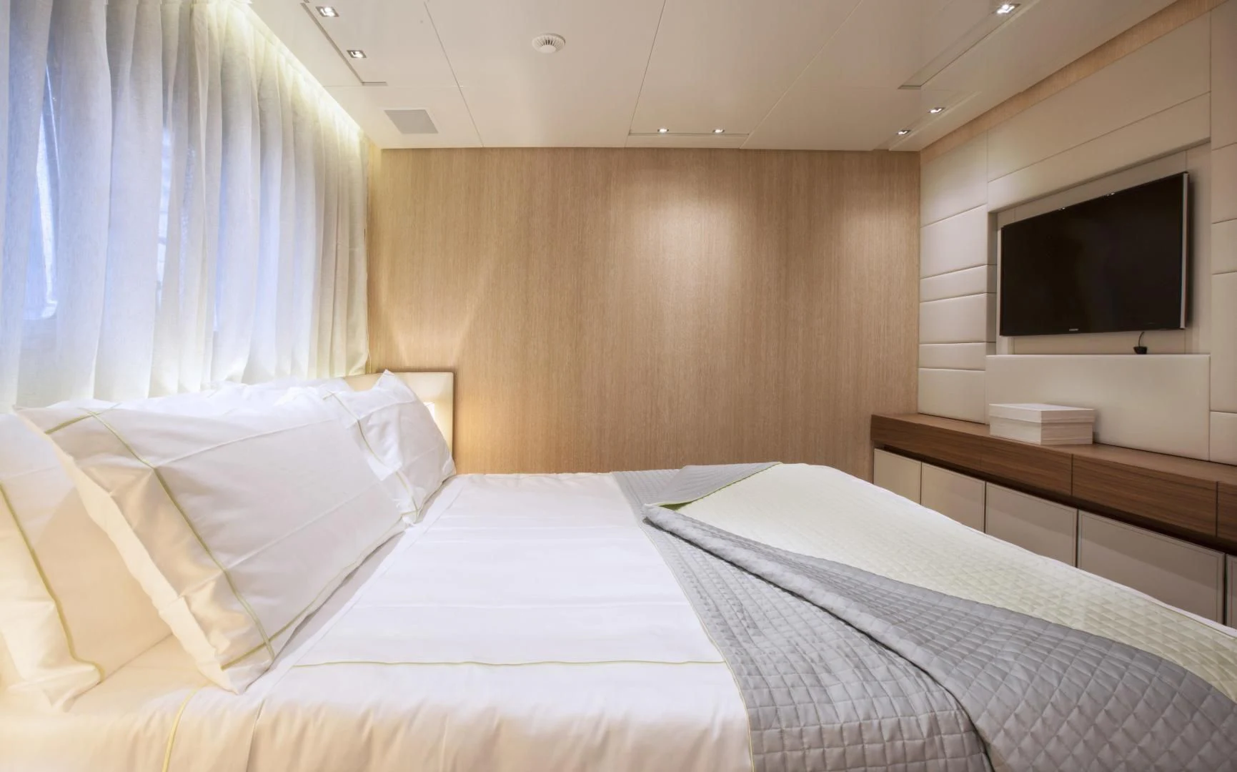 a room with a bed and a television aboard GOLDEN YACHT Yacht for Sale