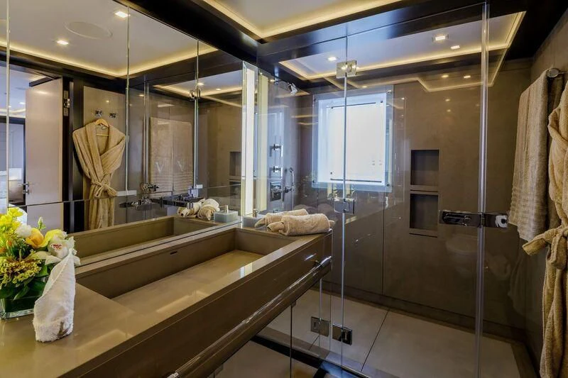 a bathroom with a large tub aboard LADY VERA Yacht for Sale