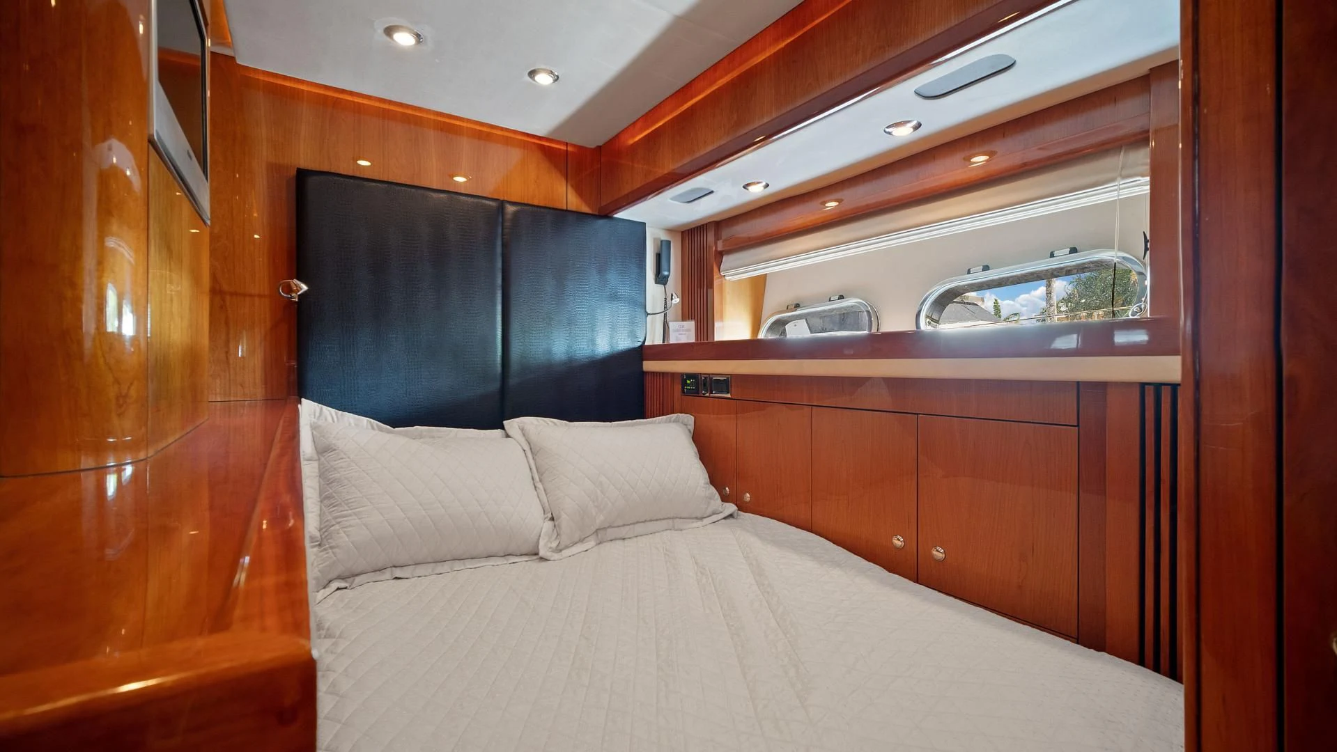 a bed with a white sheet aboard DIABLO BLANCO Yacht for Sale