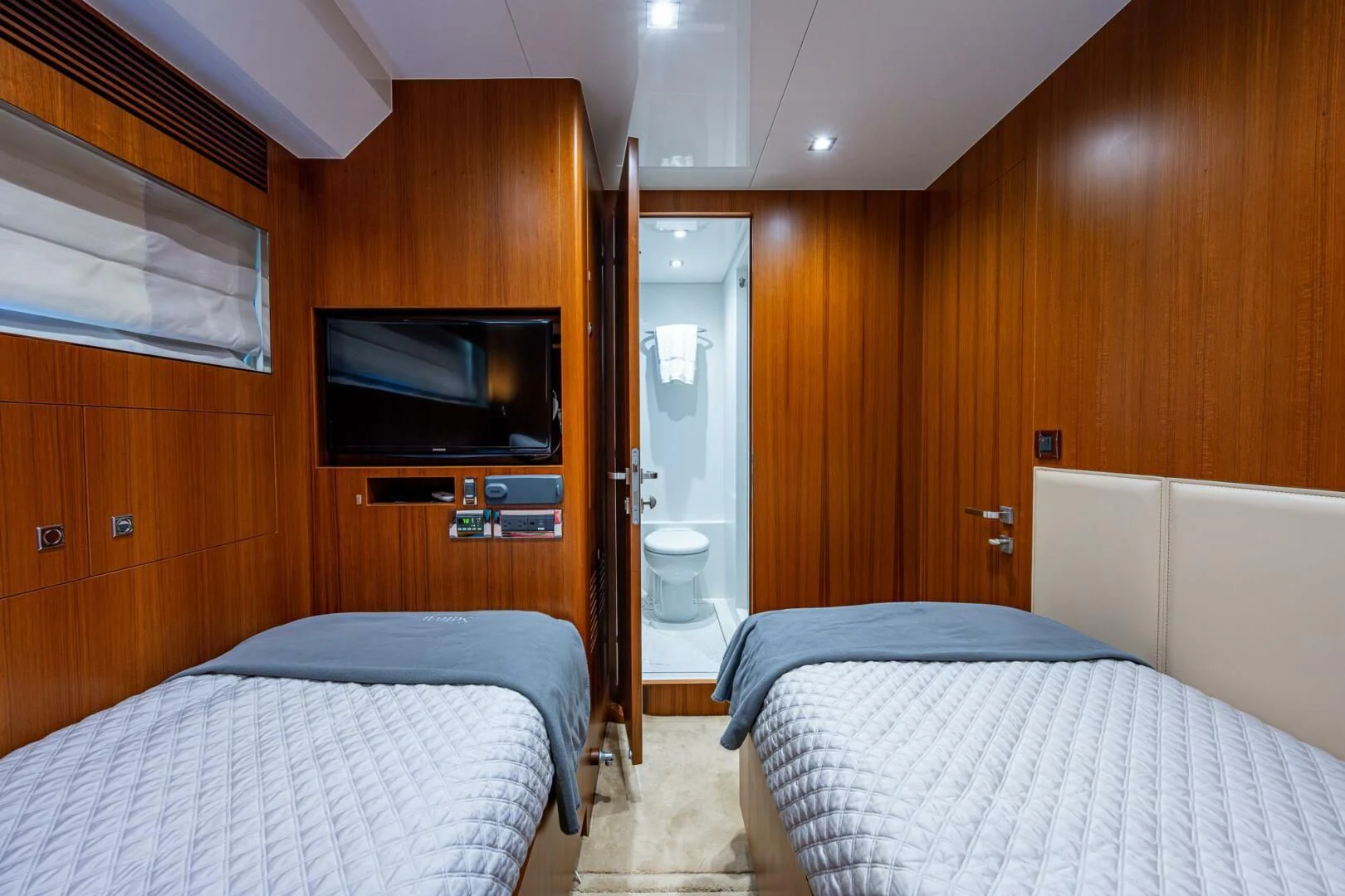 a bedroom with a tv and a bed aboard MOIRA CINCO Yacht for Sale