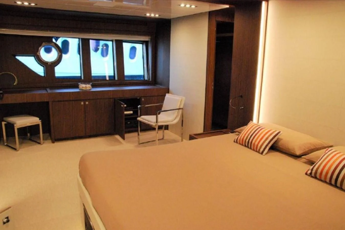 a hotel room with a bed and a tv aboard MOIRA CINCO Yacht for Sale