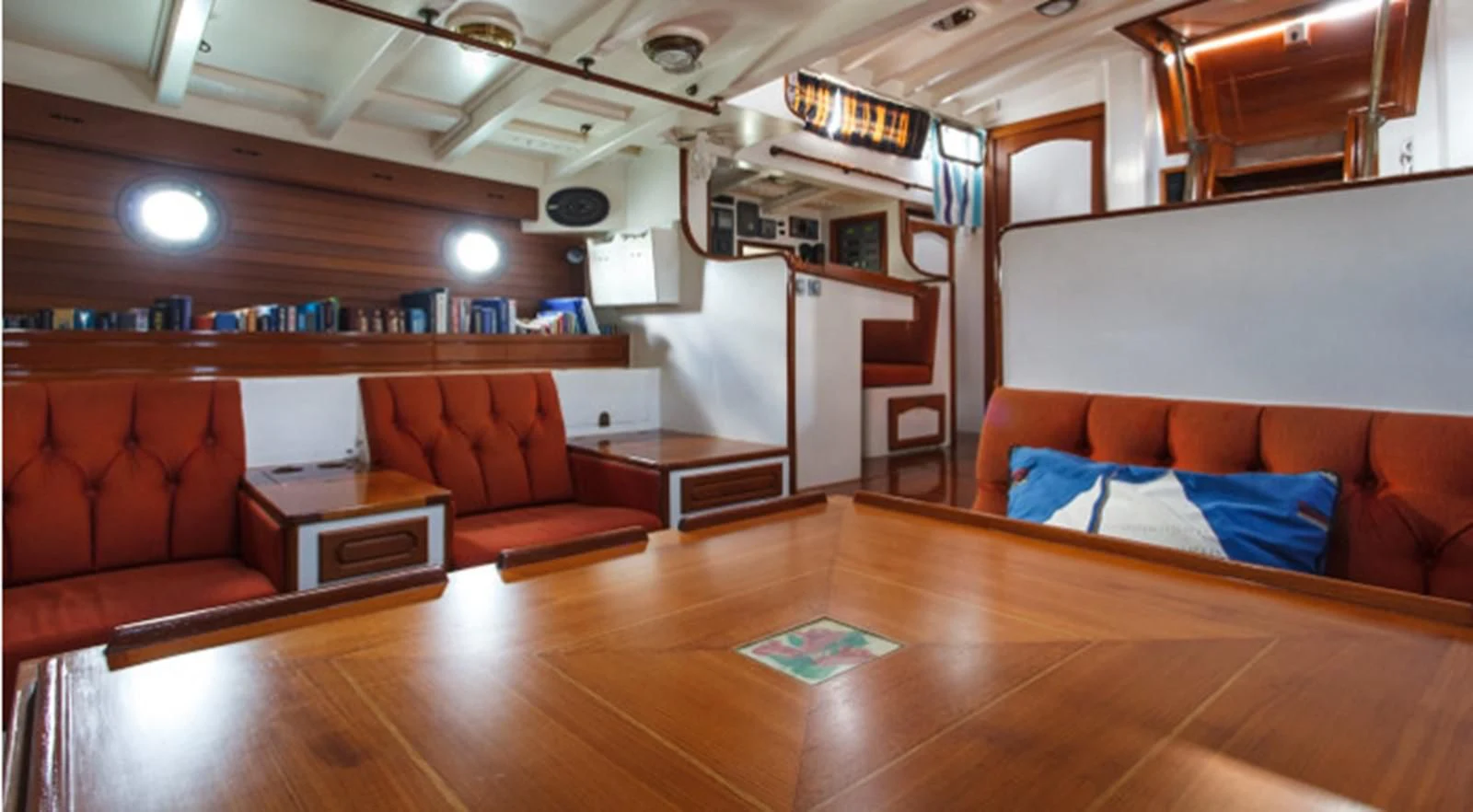 a living room with a wood floor aboard COPIHUE Yacht for Sale