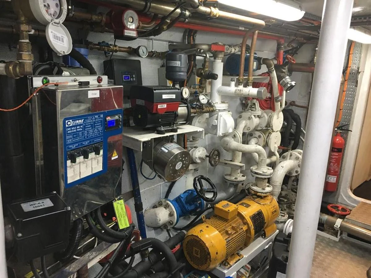 a large machine with many wires aboard SPIRIT OF GINETTE Yacht for Sale