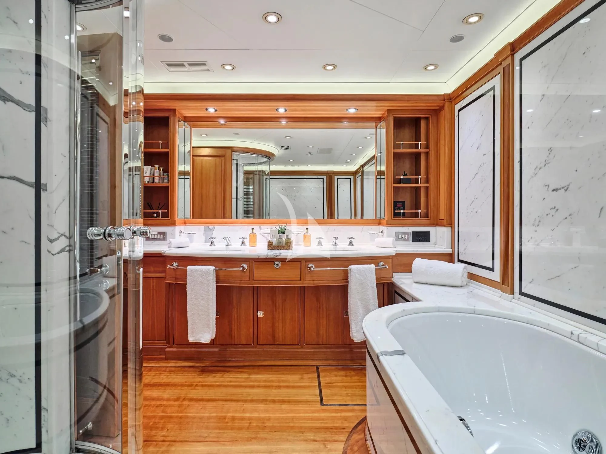 a bathroom with a large tub aboard BURRASCA Yacht for Sale
