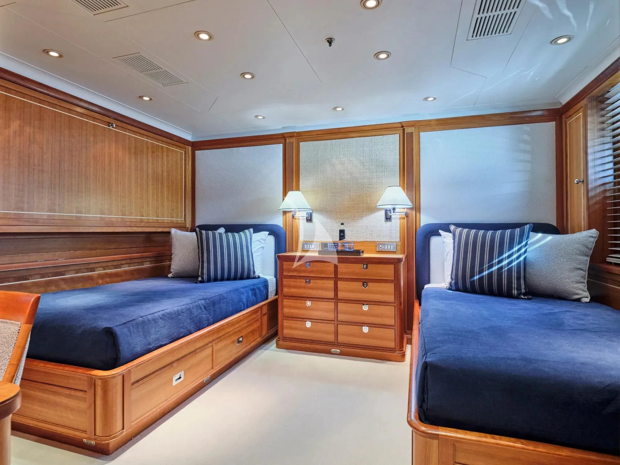 a room with a bed and a desk aboard BURRASCA Yacht for Sale