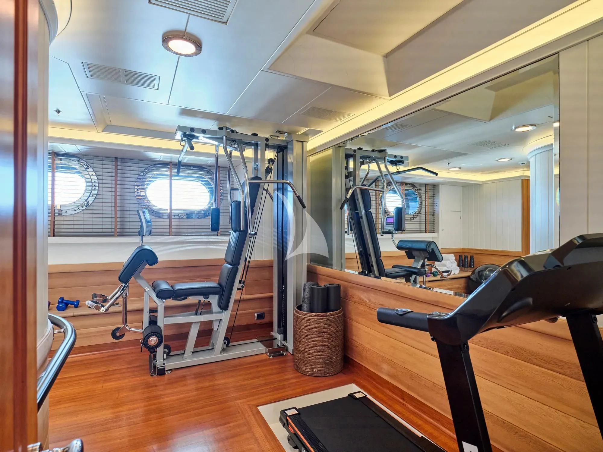 a room with a gym aboard BURRASCA Yacht for Sale
