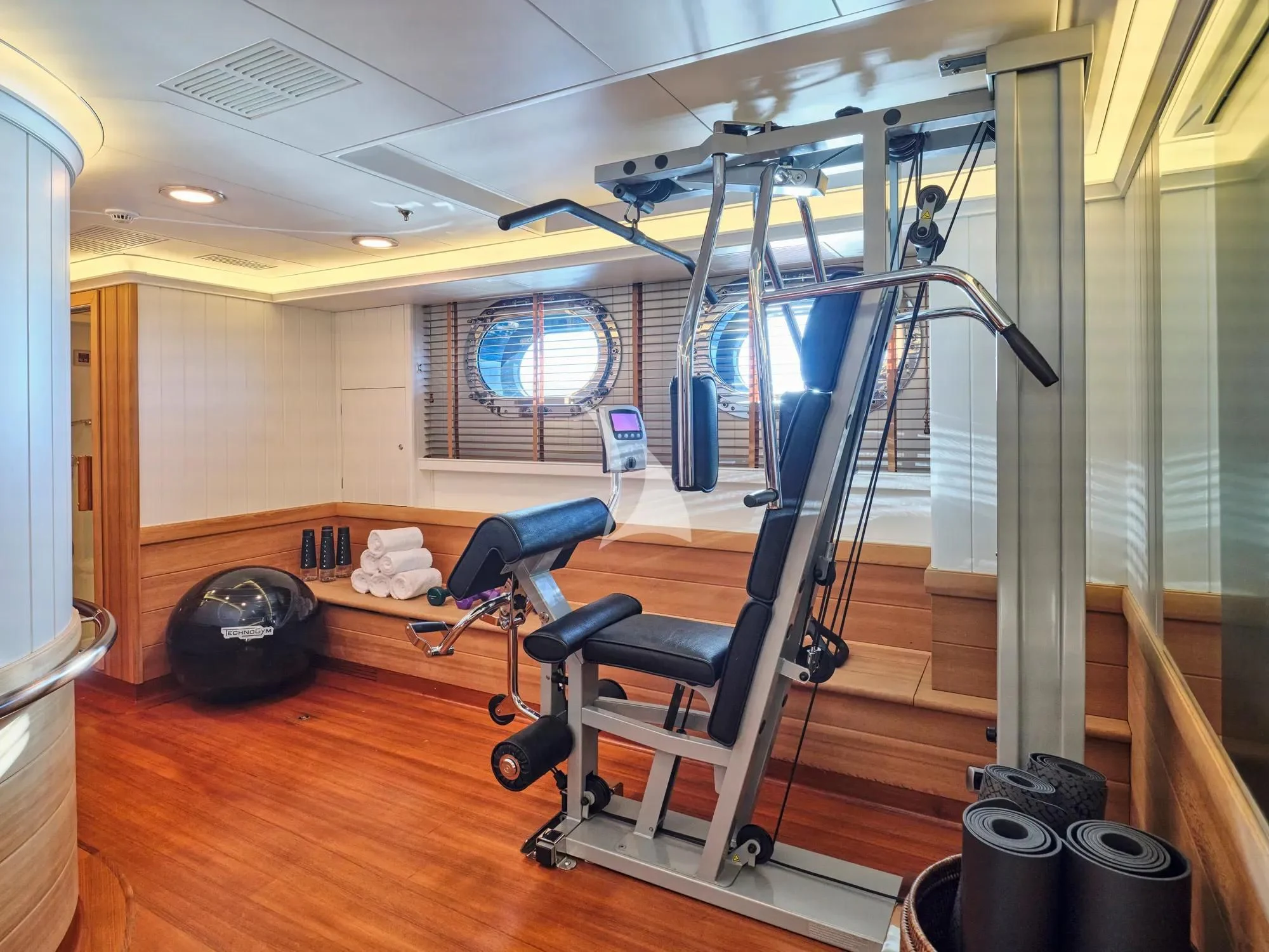 a room with a gym aboard BURRASCA Yacht for Sale
