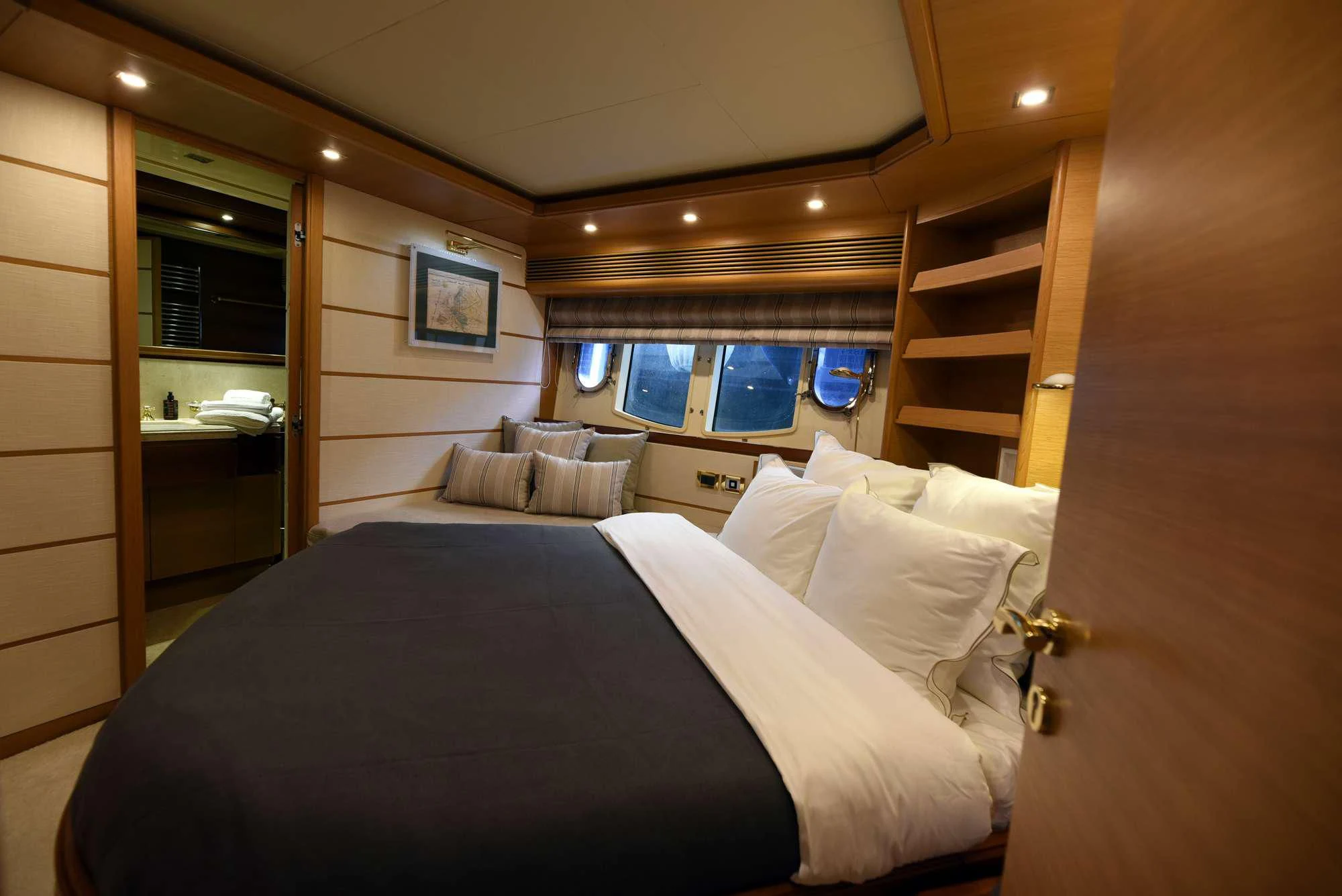 a room with a bed and a window aboard PAREAKKI Yacht for Sale