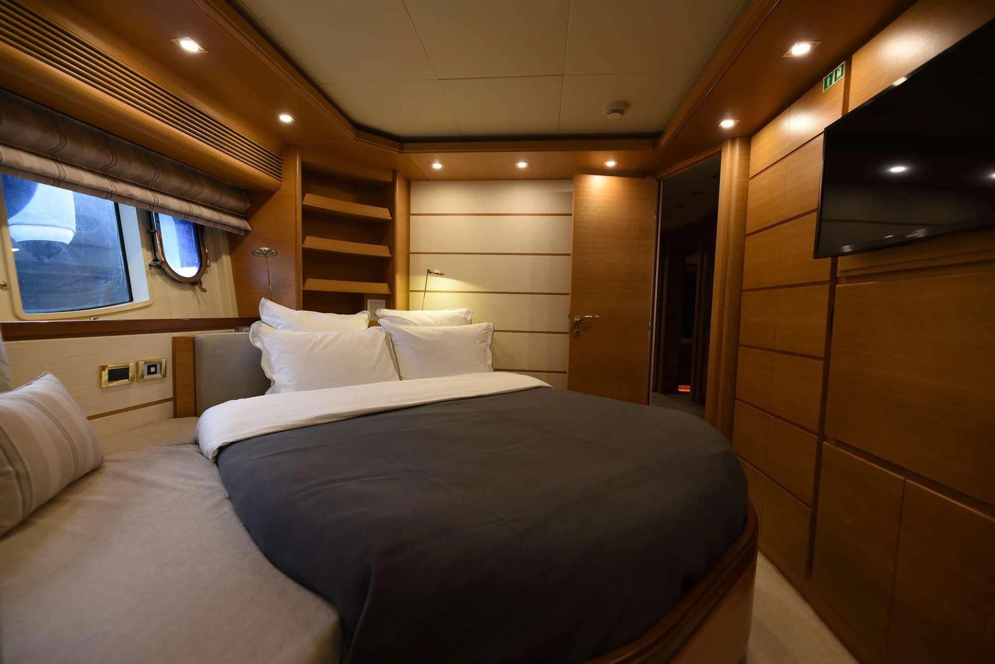 a room with a bed and a window aboard PAREAKKI Yacht for Sale