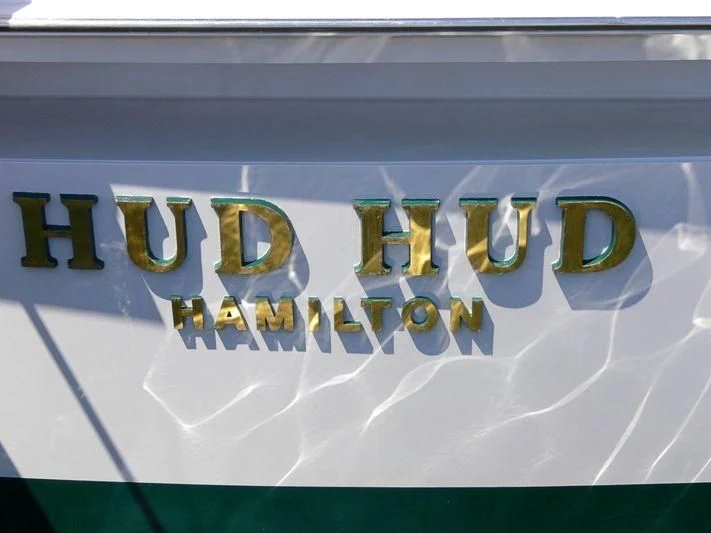 text aboard HUD HUD Yacht for Sale