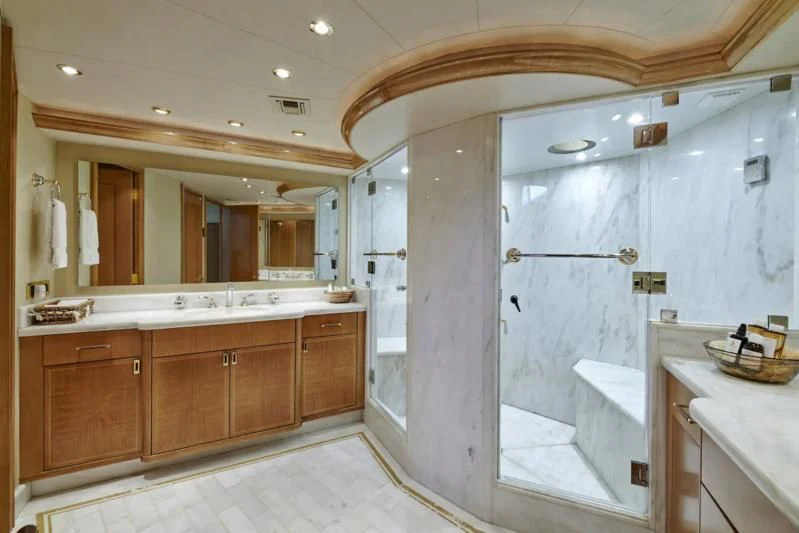 a bathroom with a large tub aboard HATATY Yacht for Sale