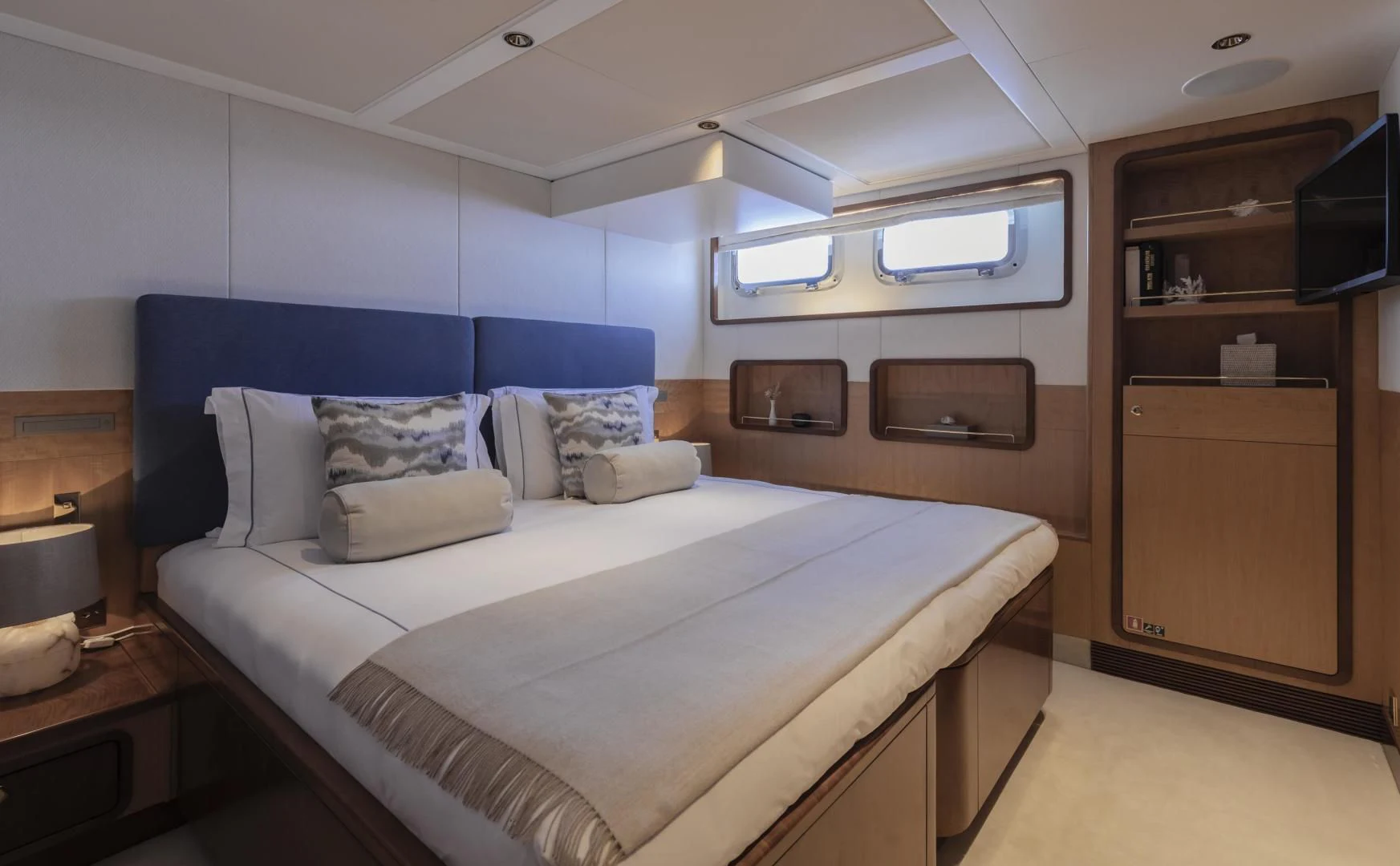 a room with a bed and a desk aboard SYNTHESIS 66 Yacht for Sale