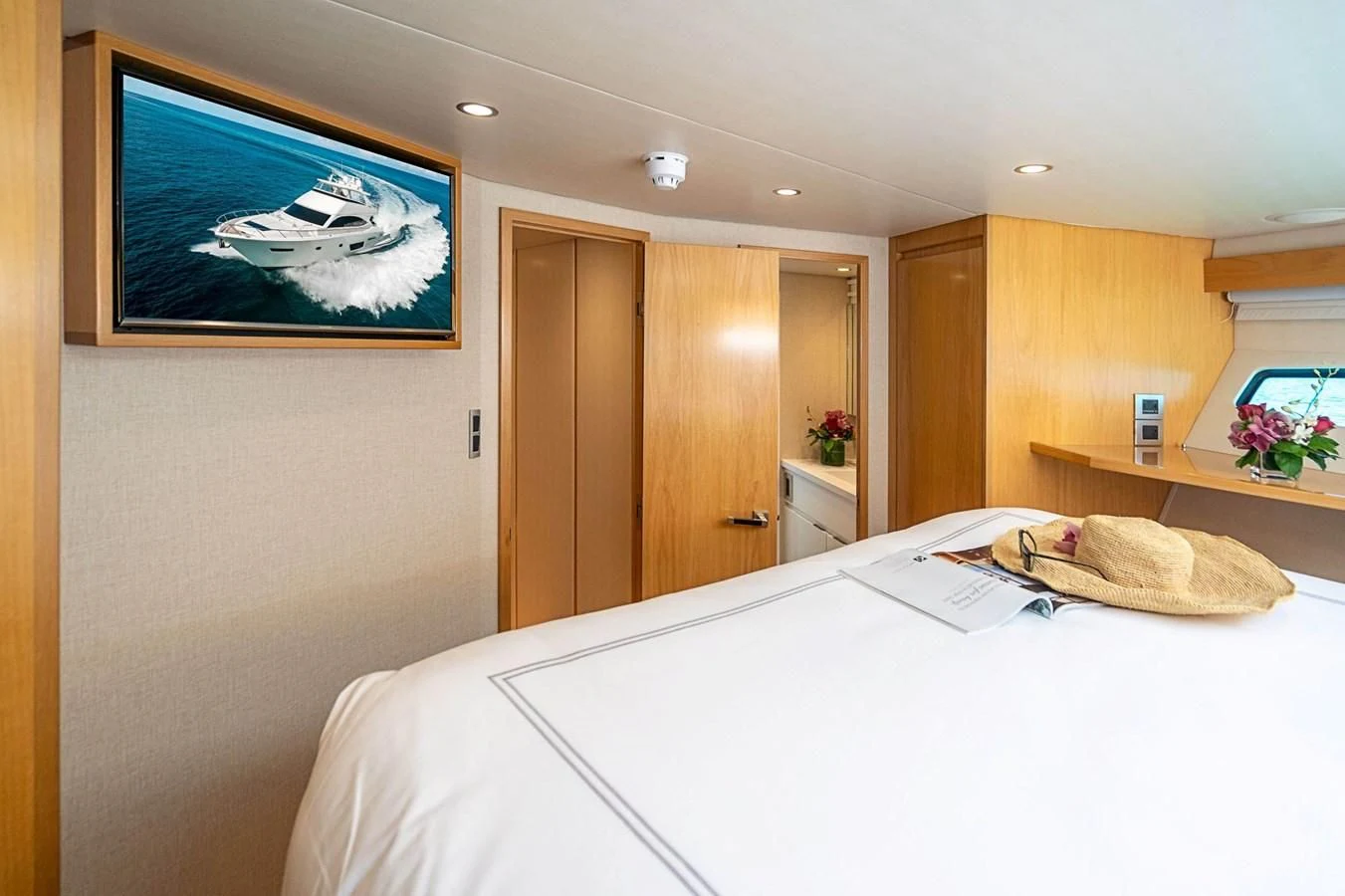 a hotel room with a bed aboard MARYBELLE Yacht for Sale