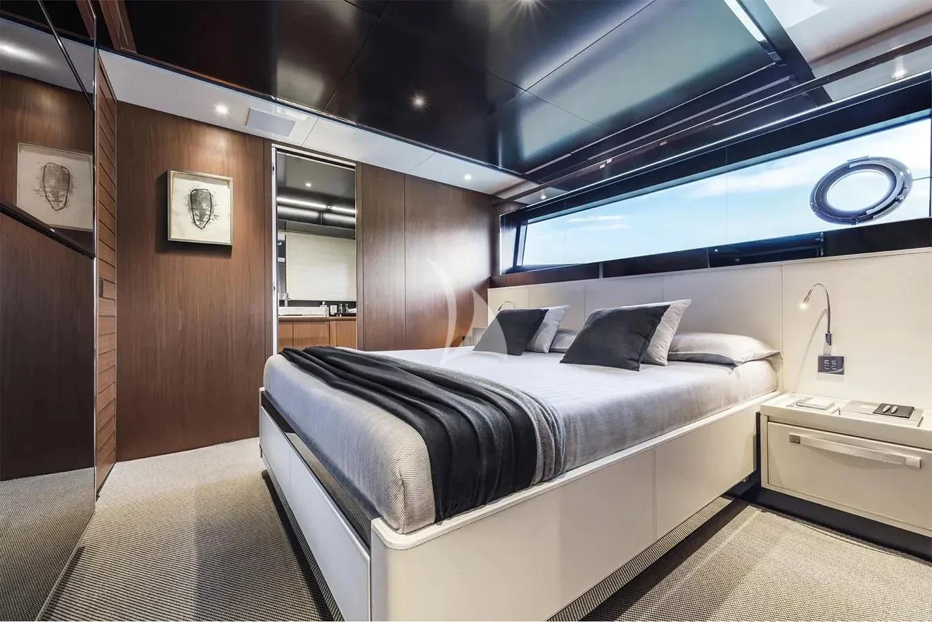 a room with a bed and a desk aboard MEMORIES Yacht for Sale