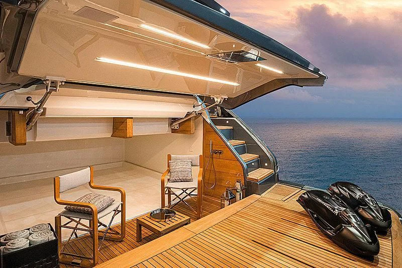 a boat on the water aboard CRANCHI SETTANTOTTO 78/01 Yacht for Sale