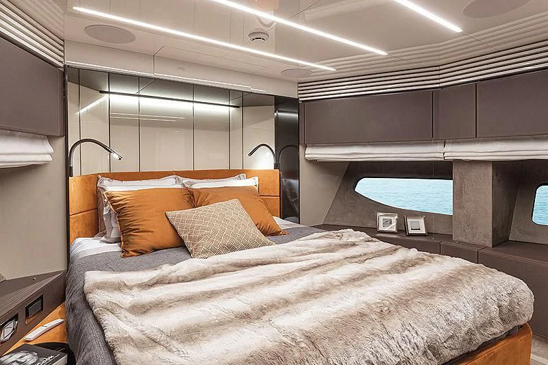 a bed with pillows aboard CRANCHI SETTANTOTTO 78/01 Yacht for Sale