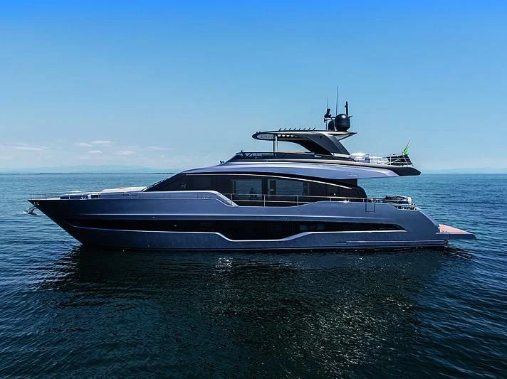 a boat in the water aboard CRANCHI SETTANTOTTO 78/01 Yacht for Sale