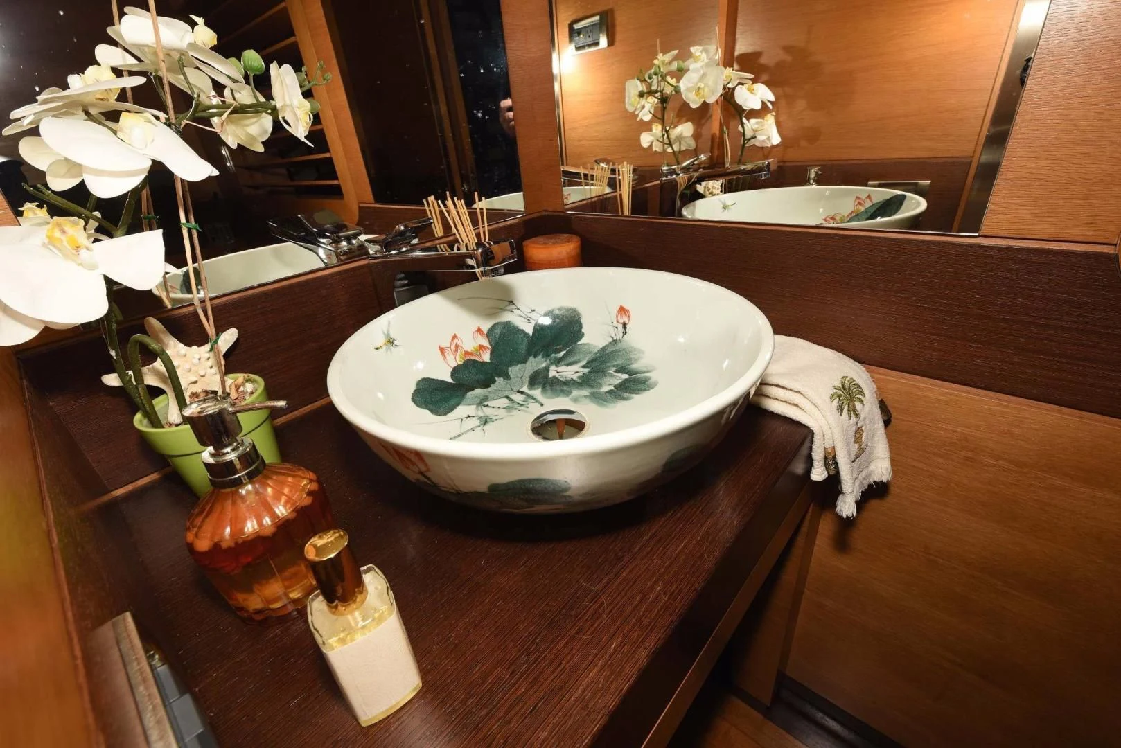 a white bowl with white flowers on a wooden table aboard KIMBERLIE Yacht for Sale