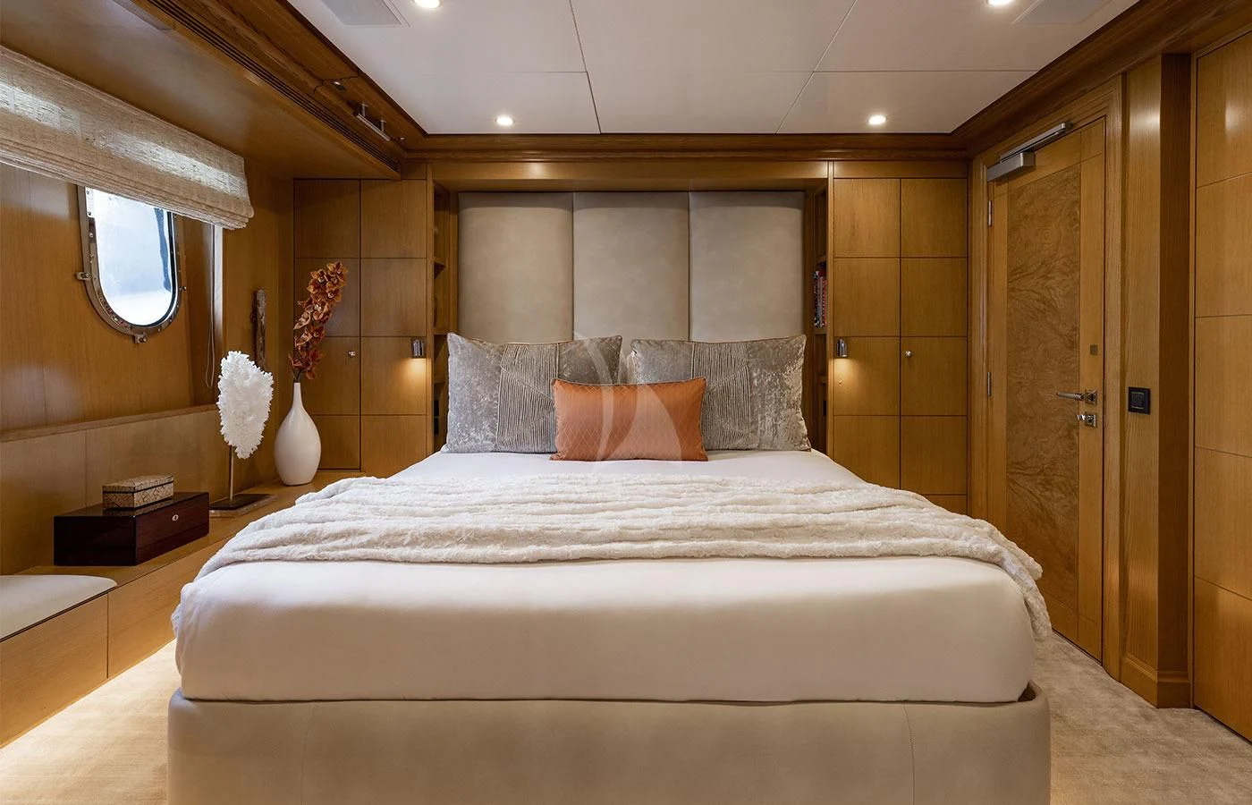 a bed with a white comforter aboard TREEHOUSE Yacht for Sale