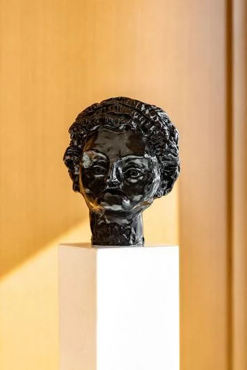 a bust of a person aboard TREEHOUSE Yacht for Sale