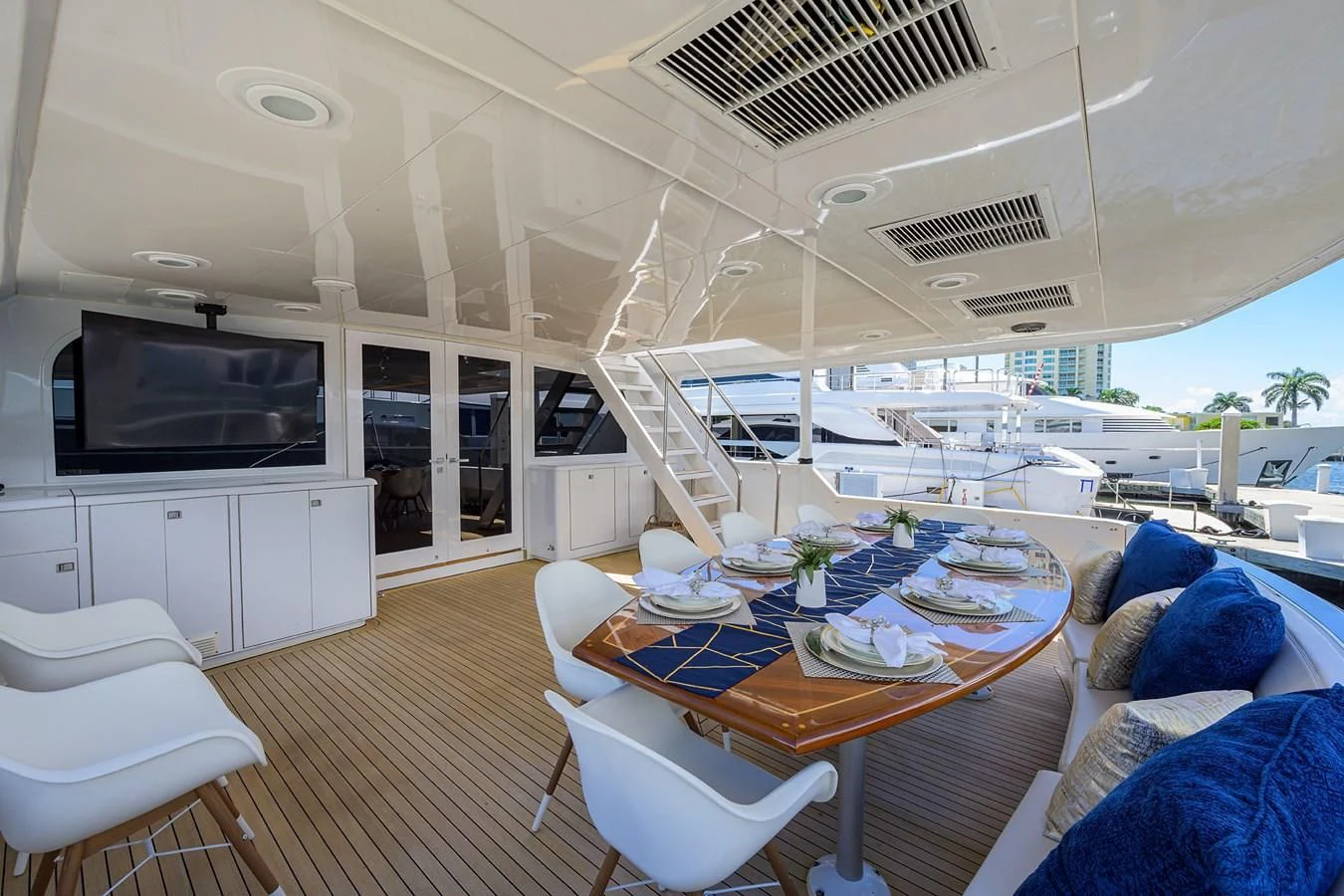 a table and chairs in a room aboard OCEAN DRIVE Yacht for Sale