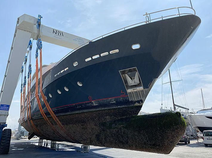 a boat on the beach aboard WOLFOZ Yacht for Sale