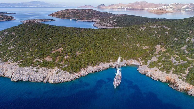 a boat sailing on the sea aboard HIC SALTA Yacht for Sale