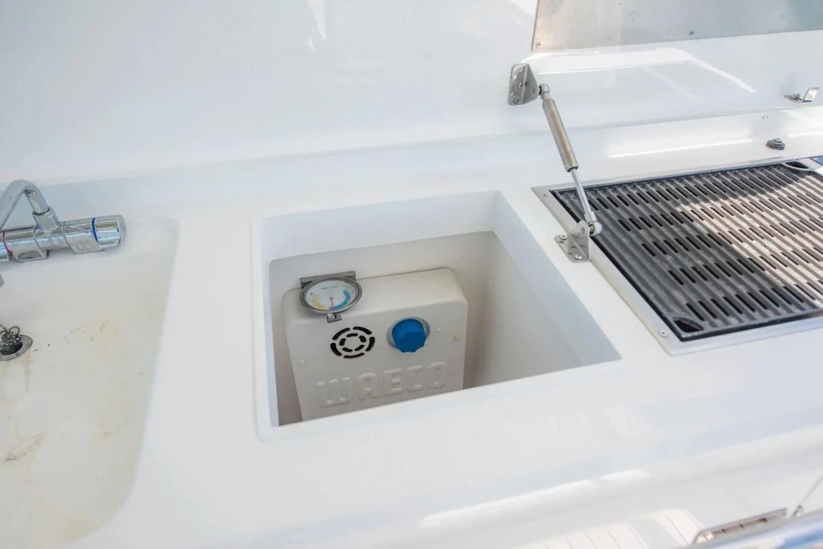a white machine with a small square hole in the middle aboard LIQUIDITY Yacht for Sale