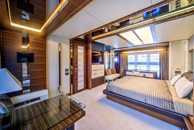 a room with a bed and a tv aboard YUZHOU Yacht for Sale